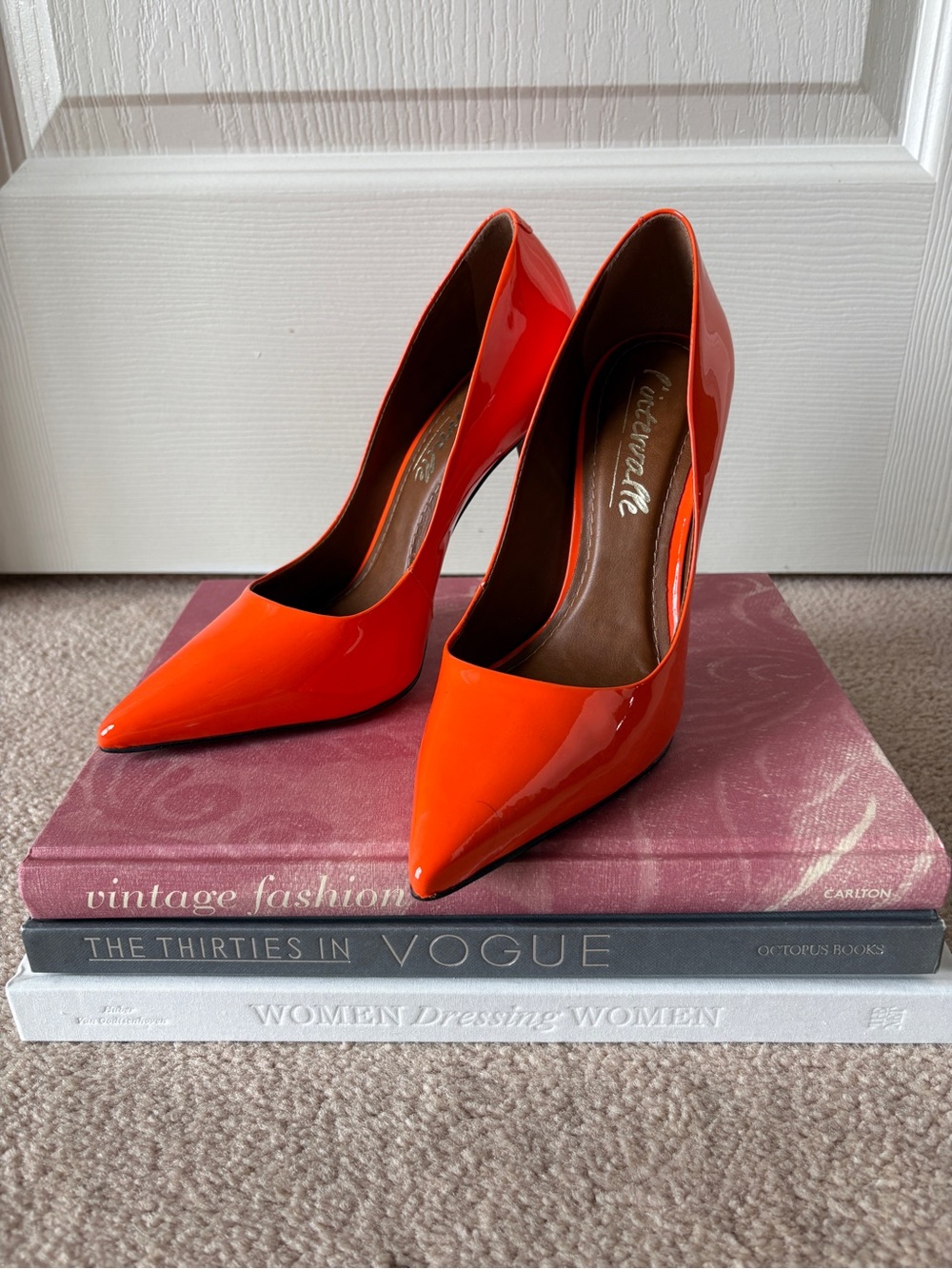 L’intervalle Orange Patent Pointed-Toe Pumps